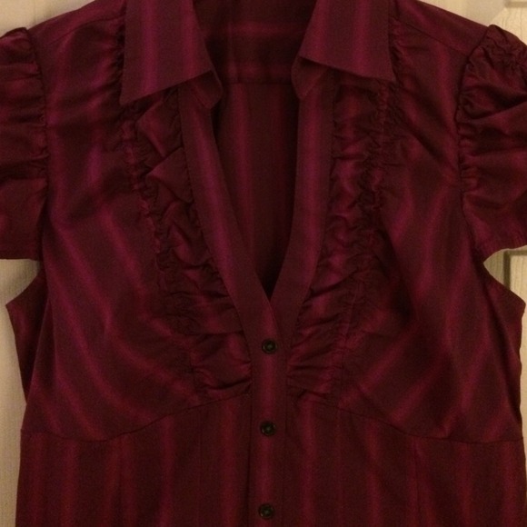 🔴on hold🔴 Short Sleeved Express Button Down - Picture 2 of 4