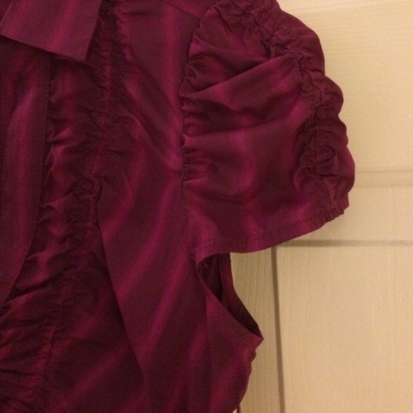 🔴on hold🔴 Short Sleeved Express Button Down - Picture 4 of 4