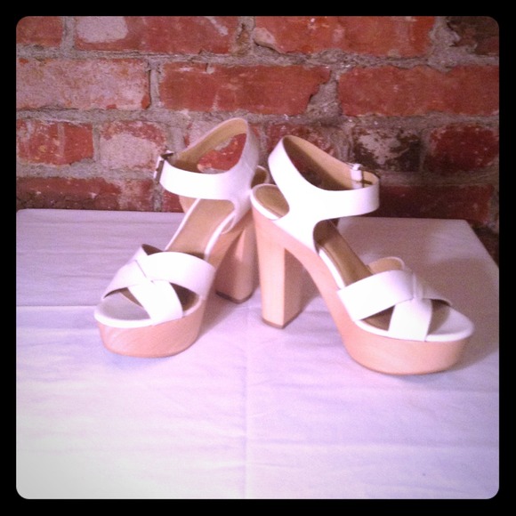 Levity 'Cortez' Sandals - worn once