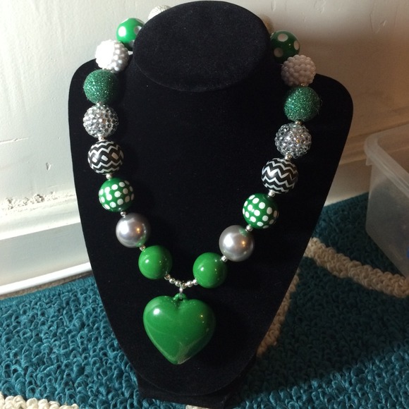 Green heart chunky bubblegum necklace