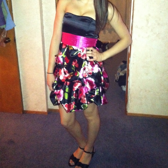 Strapless formal dress