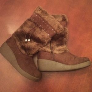Brown furr boots