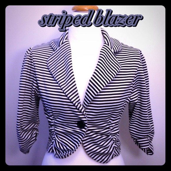 Striped crop stretchy blazer