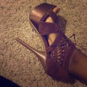 Brown copper heel