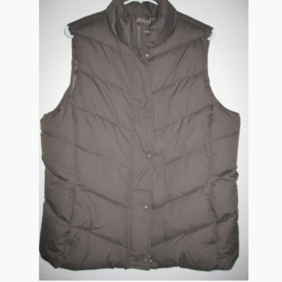 GAP light brown puffer vest! Xs/s