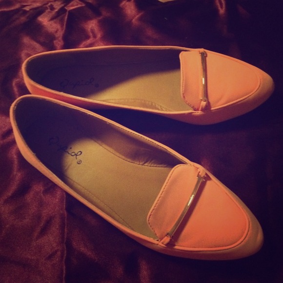 ⋆Chiq Flats