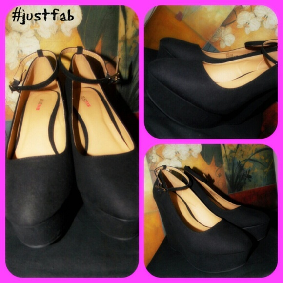 ↓↓ GORGEOUS Black Justfab Wedgess !!!! NEW !