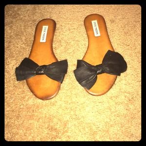 Leather tie flop flops