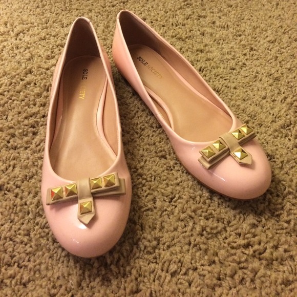 🎉HP🎉 Nude flats with studs