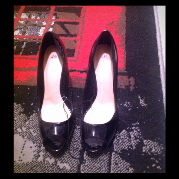 🔥🔥Brand New🔥🔥 H&M black pumps!!!!!