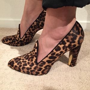 HP! Stuart Weitzman leopard calf hair loafer pumps