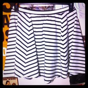 White and black stripes skater skirt