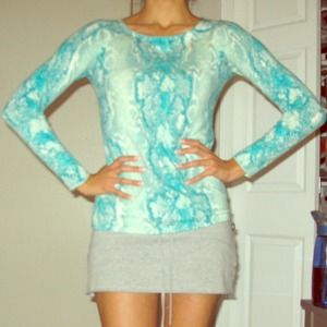 Old Navy Aqua snakeskin long sleeve sweater sz. XS