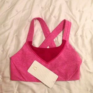 BNWT LULULEMON CRISCROSS SPORTS BRA