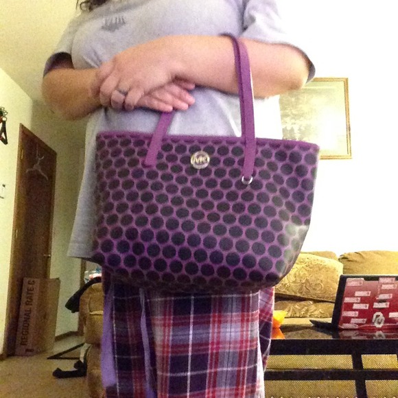 Extra pictures MK PURSE 😘💞💋 - Picture 2 of 4