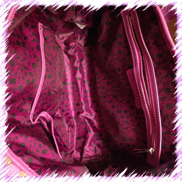 Extra pictures MK PURSE 😘💞💋 - Picture 4 of 4