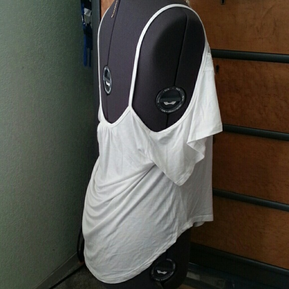 ❌SOLD❌ NWOT White Cold Shoulder Top - Picture 3 of 3