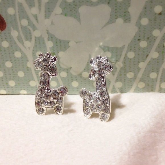 Jewelry - ❤️LAST ONE❤️ Silver Giraffe Earrings