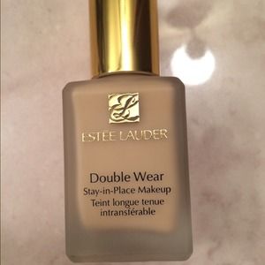 Estée Lauder double wear stay in place foundation