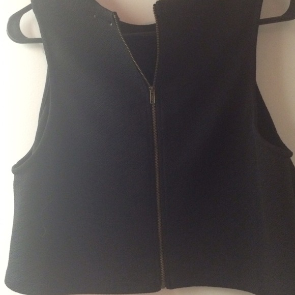 Cute Zip Back Top - Picture 3 of 4