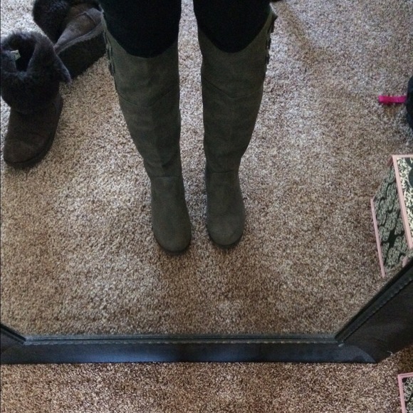 Tall riding boots