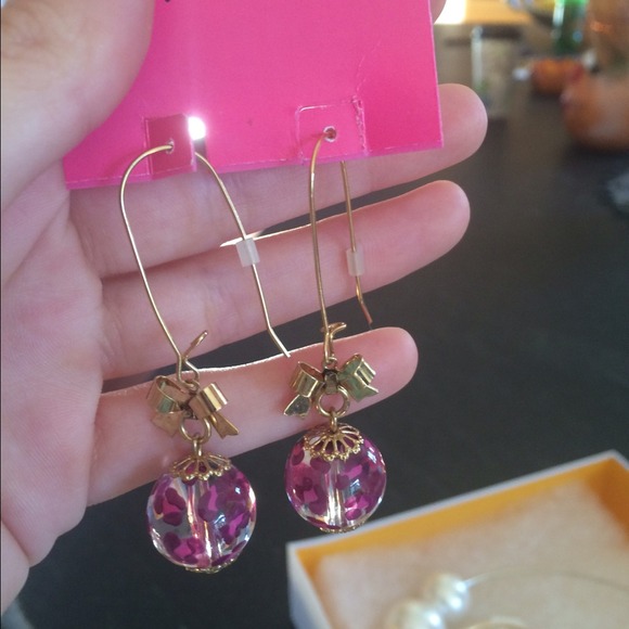 Beautiful betsey Johnson hangy earrings!