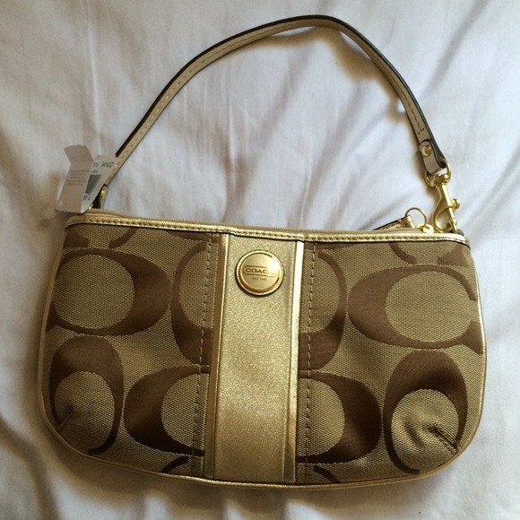 coach large wristlet