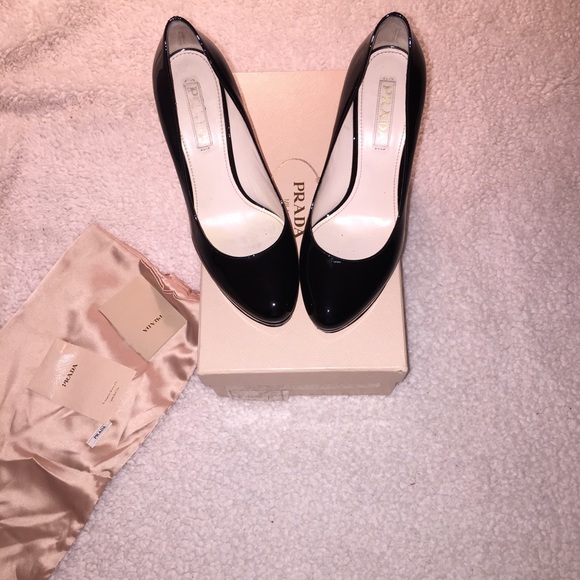 Authentic Prada patent leather black pump