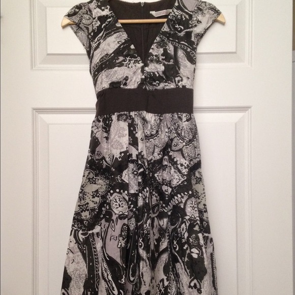 Adorable Patterned Empire Waist Dress - Picture 2 of 7