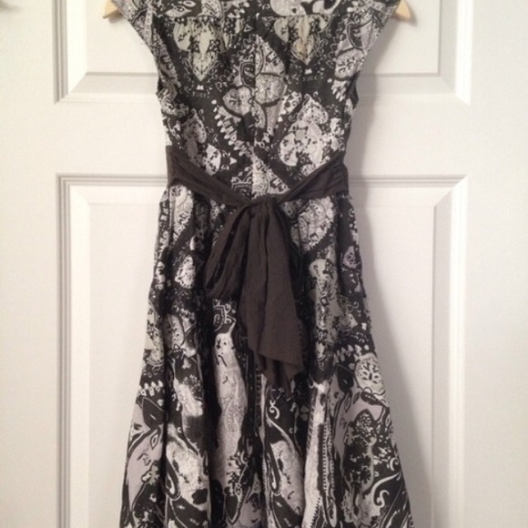 Adorable Patterned Empire Waist Dress - Picture 3 of 7