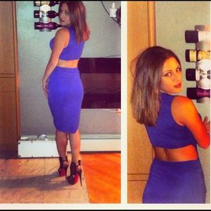 Gorgeous Navy Blue dress. Size M, back opened .