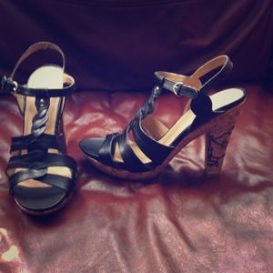 Kaya black causal sandal, size 10m. 5" heel