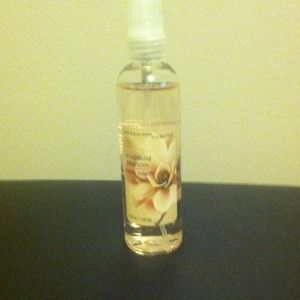 Magnolia blossom 4oz body spray