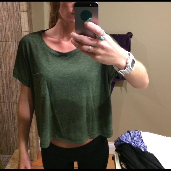 greet boxy cropped pocket t