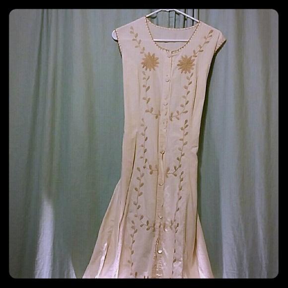 Linen dress with embroidered flowers