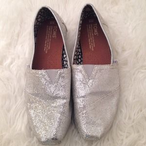 TOMS size 8 w