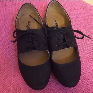 black cut-out oxfords.