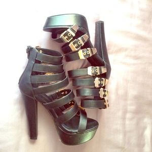 SIZE 6 WILD DIVA HIGH HEELS