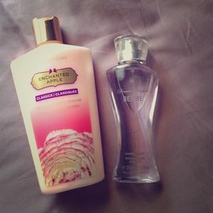 VICTORIA SECRET LOTION AND PERFUME BUNDLE