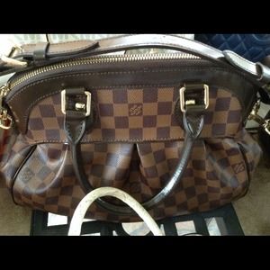 💯 percent authentic LV Trevi PM . Make an offer.