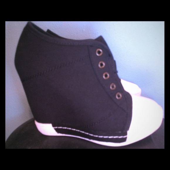 Sneaker wedges