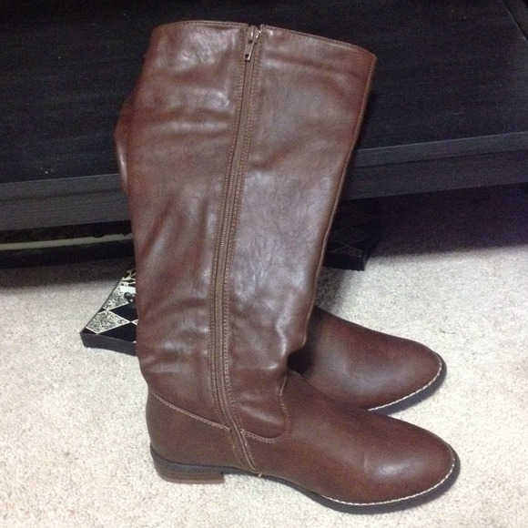 Super cute brown boots! - Picture 2 of 2