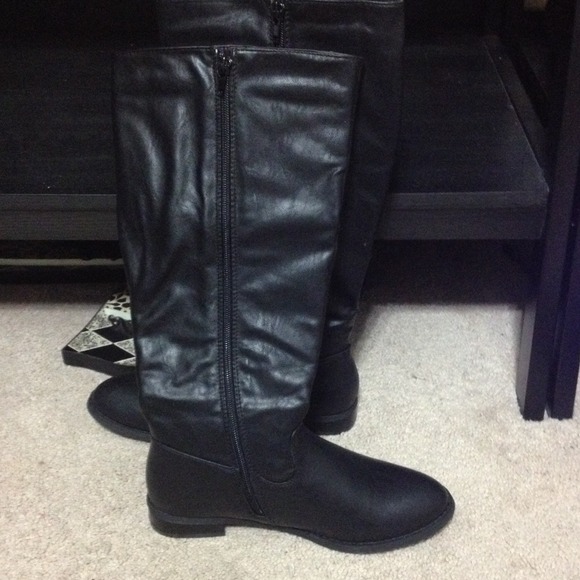 Cute black boots - Picture 2 of 2