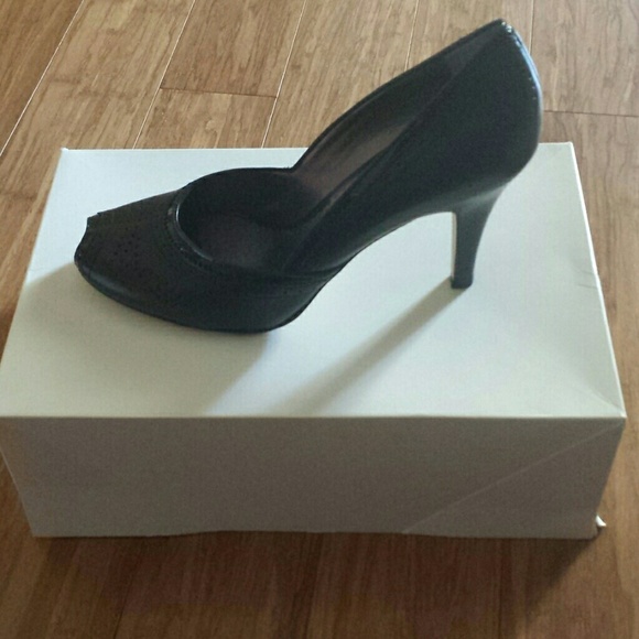 FRANCO SARTO SHOES-NEVER WORN