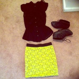 Yellow skirt.
