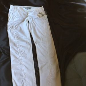 🎉Reduced Price🎉Guess White Cargo Pants