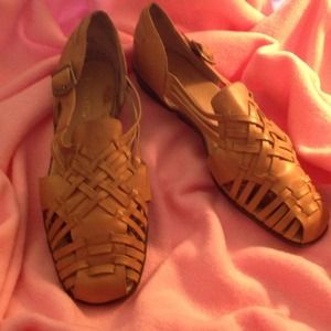 Sandals. Tan leather w/ buckle