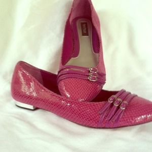 Women flats