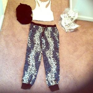 No boundaries pants.