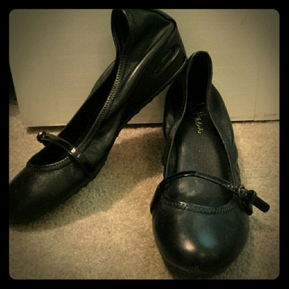 Cole Haan black shoe w/ Nike Air cushioned sole